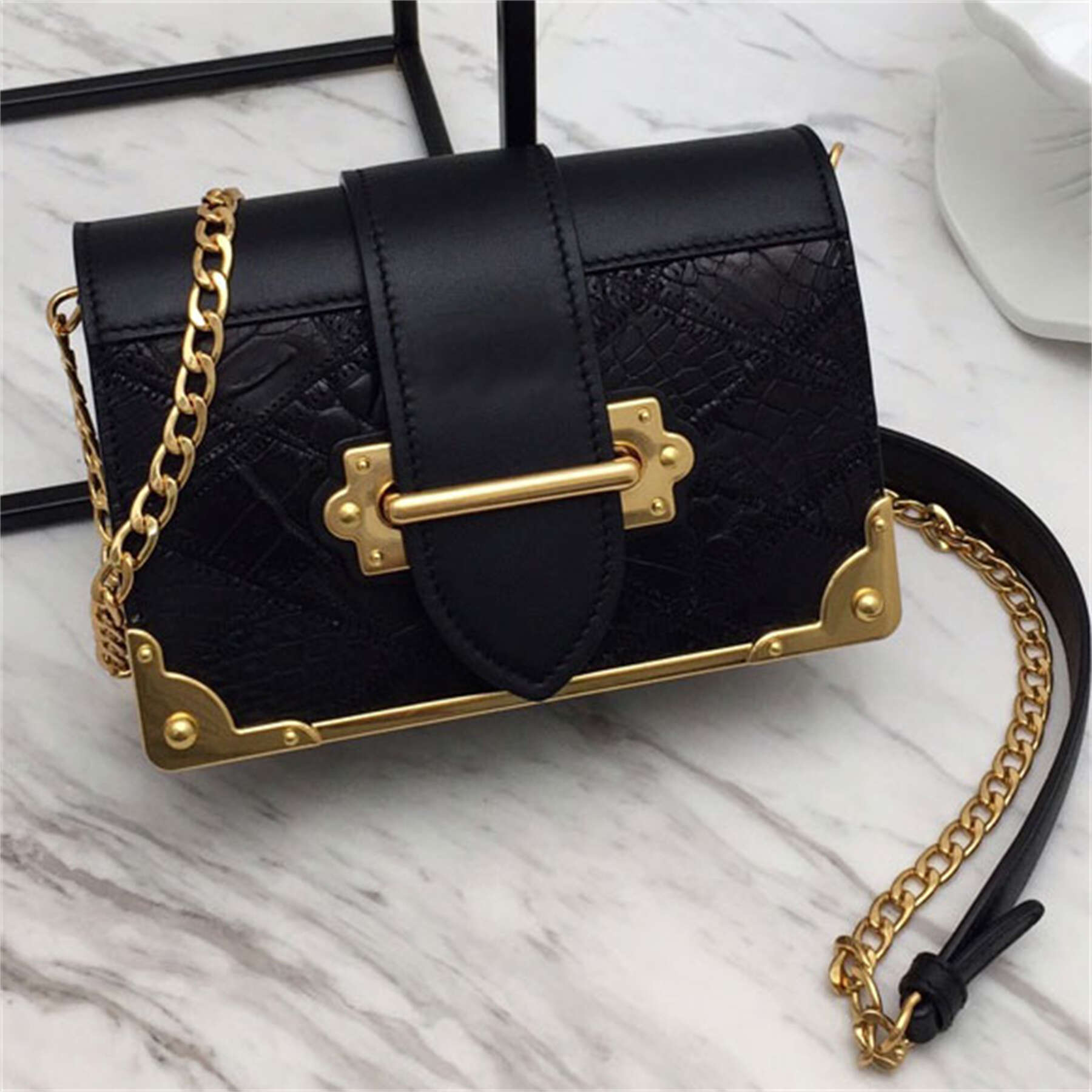 Cahier leather bag Metal hardware designer women chain flap closure with strap and metal loop crossbody luxury crocodile pattern shoulder bags purse
Cahier leather bag Metal hardware designer women chain flap closure with strap and metal loop crossbody luxury crocodile pattern shoulder bags purse