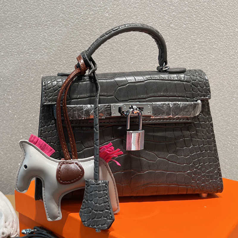 Women Handbag Tote Bag Crossbody Shoulder Bags Genuine Leather Crocodile Pattern Removable Strap Silver Hardware High Quality Plain Wallets Pony Accessories
Women Handbag Tote Bag Crossbody Shoulder Bags Genuine Leather Crocodile Pattern Removable Strap Silver Hardware High Quality Plain Wallets Pony Accessories