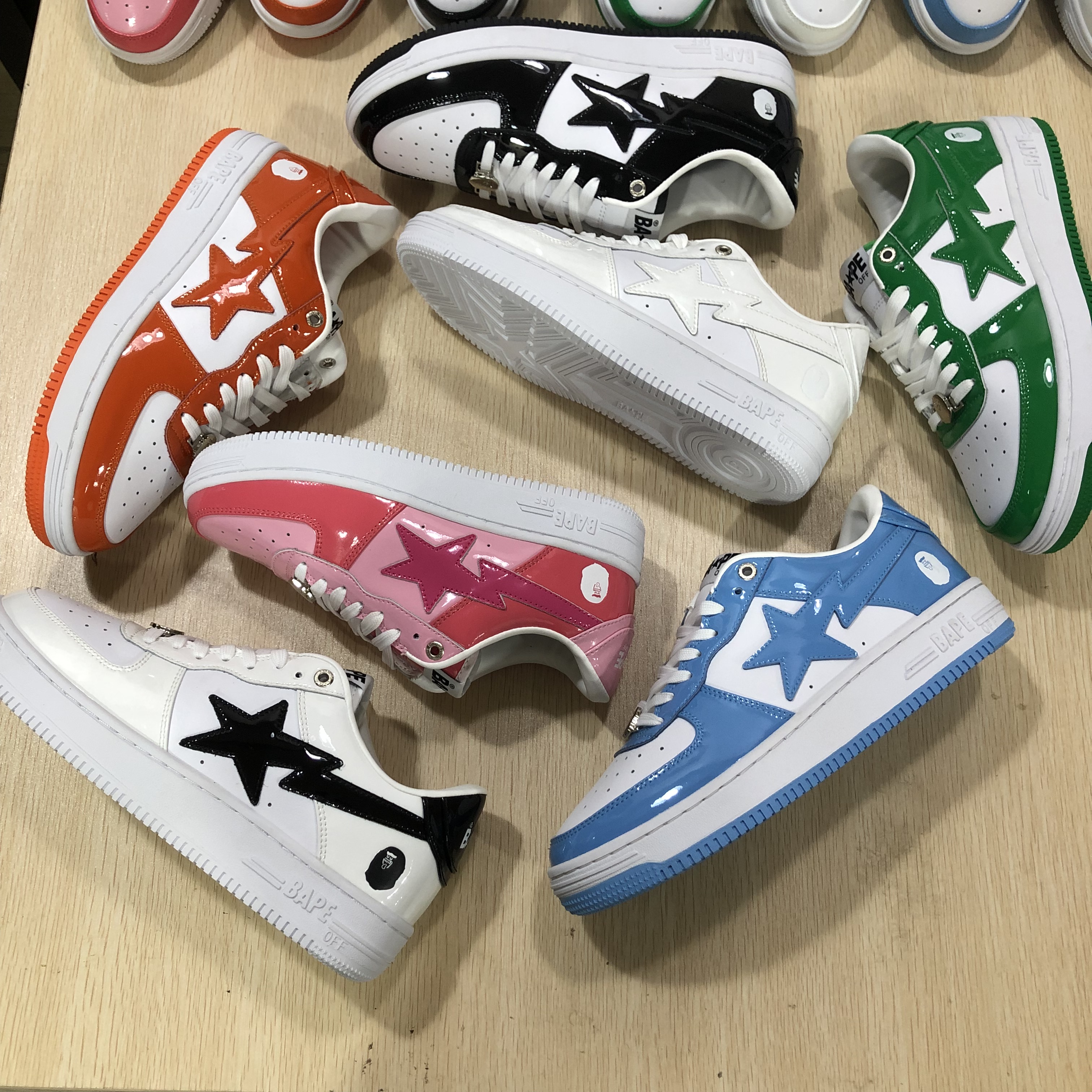 Designer Sk8 Casual Shoes Platform Sneakers Trainers Patent Leather Black Blue Red White Color Camo Combo Pink Grey Bapestas Baped Sk8 off Women Mens, Box
Designer Sk8 Casual Shoes Platform Sneakers Trainers Patent Leather Black Blue Red White Color Camo Combo Pink Grey Bapestas Baped Sk8 off Women Mens, Box