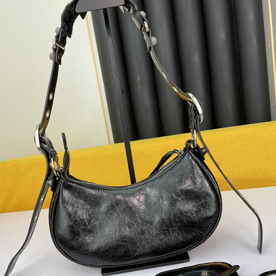 2022 Women Le Cagole Motorcycle shoulder Bags luxury Designers Genuine leather crossbody clutch wallet purse Pochette Retro, Box
2022 Women Le Cagole Motorcycle shoulder Bags luxury Designers Genuine leather crossbody clutch wallet purse Pochette Retro, Box