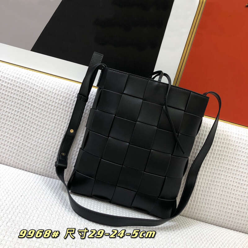 Evening Bags Handbag Women Designer Bag Crochet Woven Magic Cube Leather Fashion Shoulder bag Retro Luxury Casual Tote Woman Crossbody bags
Evening Bags Handbag Women Designer Bag Crochet Woven Magic Cube Leather Fashion Shoulder bag Retro Luxury Casual Tote Woman Crossbody bags