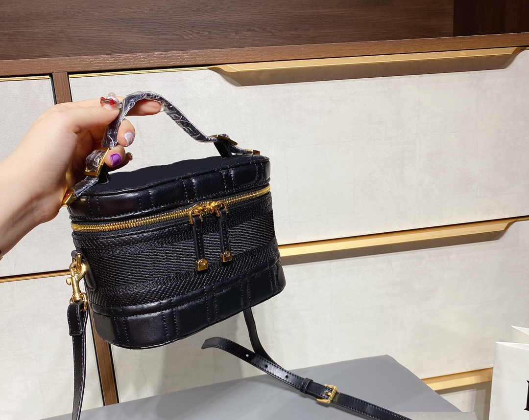 2023 Diarrr Leather Premium Texture Portable Retro Cosmetic Box Storage Large-capacity Drum One-shoulder Crossbody Versatile Bag, Customize
2023 Diarrr Leather Premium Texture Portable Retro Cosmetic Box Storage Large-capacity Drum One-shoulder Crossbody Versatile Bag, Customize