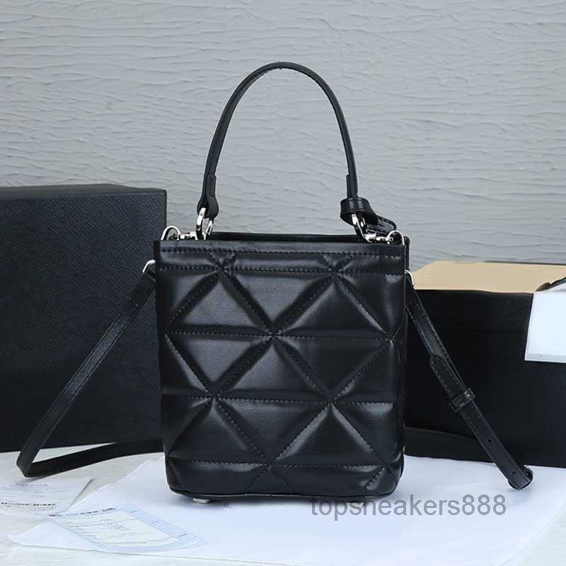 Evening Bags Diamond Lattice Bucket Bag Shoulder Cross Body Bags Women Handbag Metal Hardware Hasp Letter Casual Tote Purse Adjustable Shoulder Strap, Black
Evening Bags Diamond Lattice Bucket Bag Shoulder Cross Body Bags Women Handbag Metal Hardware Hasp Letter Casual Tote Purse Adjustable Shoulder Strap, Black