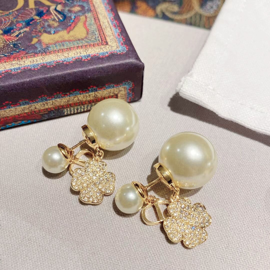 7a fashion designer stud earrings luxury classic letter earrings aaaaa highquality pearl girls 18k gold valentines day gift with box
7a fashion designer stud earrings luxury classic letter earrings aaaaa highquality pearl girls 18k gold valentines day gift with box