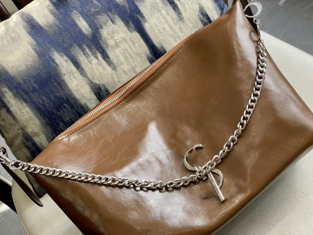 2022 Luxury Designer One Shoulder Chain Messenger Bag Stylish Patent Leather Underarm BAG Organizer Evening BagS shoppingbags
2022 Luxury Designer One Shoulder Chain Messenger Bag Stylish Patent Leather Underarm BAG Organizer Evening BagS shoppingbags