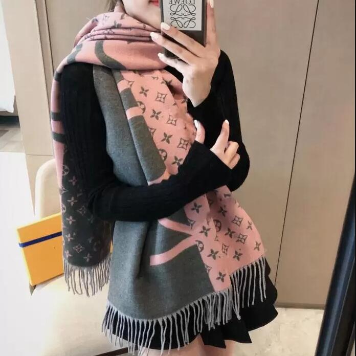Cashmere Scarf men's and women's same brand letter scarf large shawl warm thickened wool 70cm x 180cm
Cashmere Scarf men's and women's same brand letter scarf large shawl warm thickened wool 70cm x 180cm