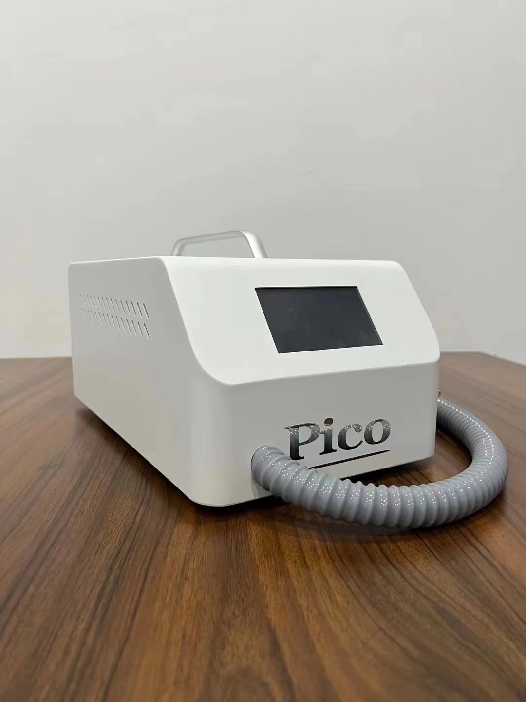 2022 New mini portable Pico Laser waterless and non-invasive eyebrow washing machine to remove tattoo picosecond freckles