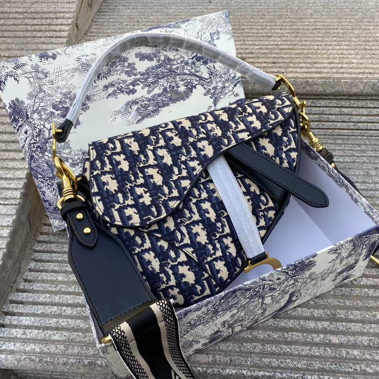Handbag Saddles bag with Strap Designer Bag backpacks Tote Wallet magnetic Metal pendant Purses Top 5A Shoulder bags Womens Crossbody Handbags e6, #10
Handbag Saddles bag with Strap Designer Bag backpacks Tote Wallet magnetic Metal pendant Purses Top 5A Shoulder bags Womens Crossbody Handbags e6, #10