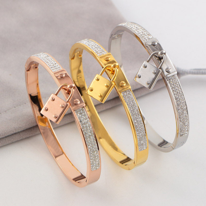 designer sparkling diamond bracelet ladies mens logo brand luxury jewelry leather bracelets with metal lock charm bangle highend fashion couple gift
designer sparkling diamond bracelet ladies mens logo brand luxury jewelry leather bracelets with metal lock charm bangle highend fashion couple gift