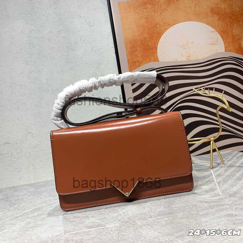 Luxury Womens Embleme Brushed-leather Bag Flap Shoulde Bags Classic Triangular Badge Crossbody Bag Silver Metal Rectangular Handbags 24cm
Luxury Womens Embleme Brushed-leather Bag Flap Shoulde Bags Classic Triangular Badge Crossbody Bag Silver Metal Rectangular Handbags 24cm