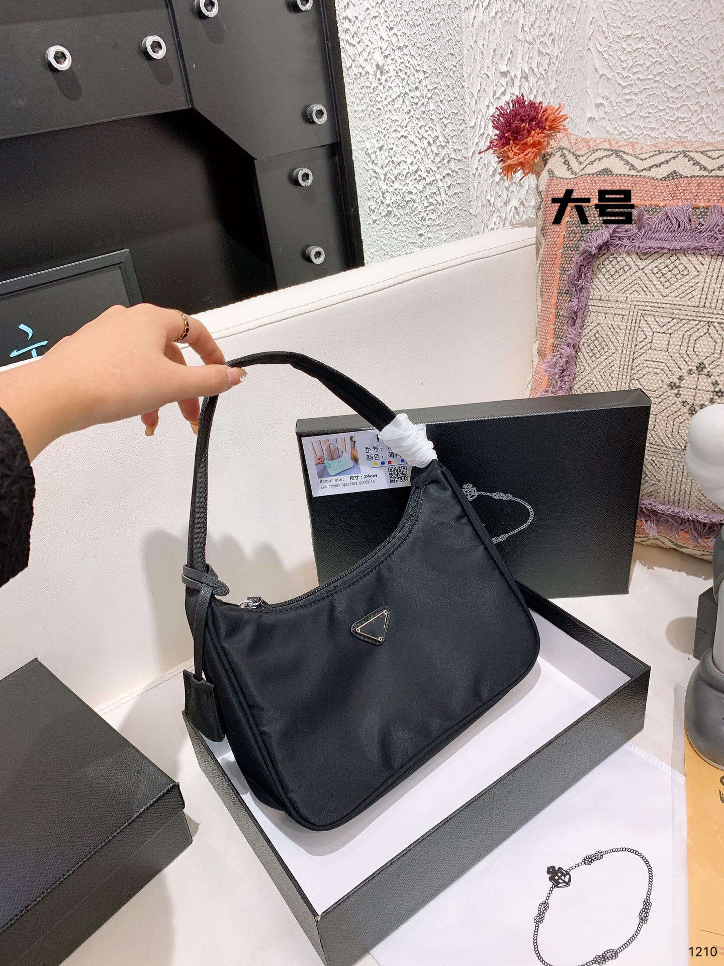 Evening Bags Clutch Bags Women Cleo handbags Shoulder Bag Leather Classic Underarm Hobo Bags Fashion Lady 2022 Purses Wholesale handbags
Evening Bags Clutch Bags Women Cleo handbags Shoulder Bag Leather Classic Underarm Hobo Bags Fashion Lady 2022 Purses Wholesale handbags