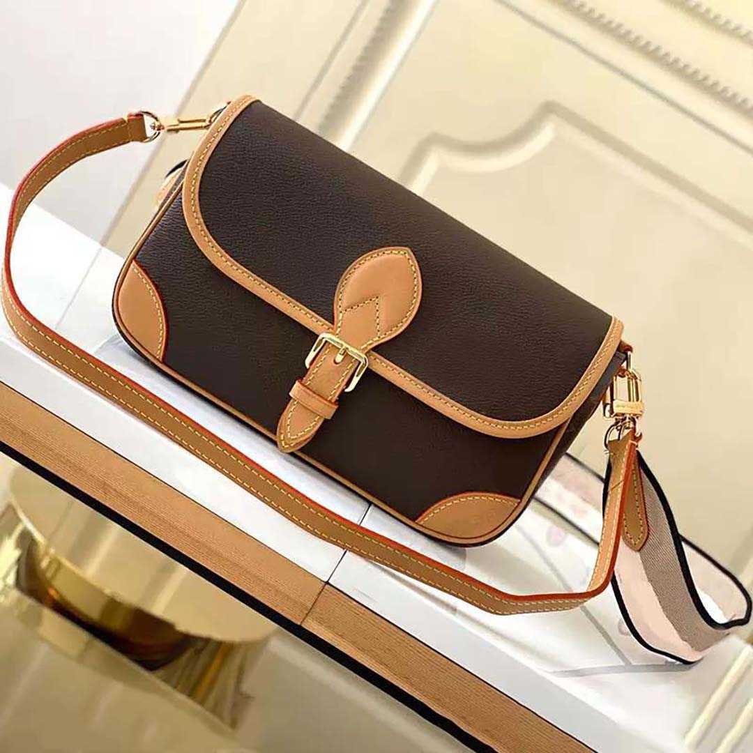 New Designer Handbag Women crossbody designers bag 2022 High Quality diane Baguette Lady messenger bags Bestselling wallet girl Fashion shoulder bag, Black
New Designer Handbag Women crossbody designers bag 2022 High Quality diane Baguette Lady messenger bags Bestselling wallet girl Fashion shoulder bag, Black