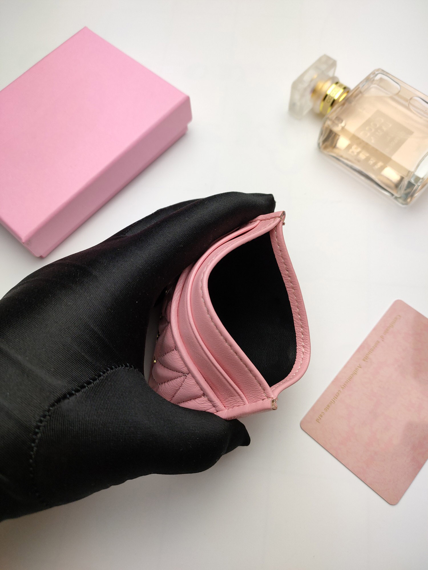 wholesale designer women card holders lambksin soft leather mini wallet black red pink credit card wallets
wholesale designer women card holders lambksin soft leather mini wallet black red pink credit card wallets