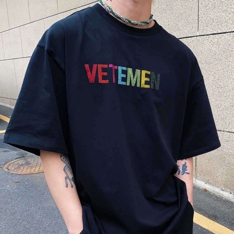 V etemen designer mens t shirt man Summer sweatshirt Colorful Rhinestone Letter Short Sleeve Tshirt women Loose High Street Casual Cotton Fashion T-shirt, White
V etemen designer mens t shirt man Summer sweatshirt Colorful Rhinestone Letter Short Sleeve Tshirt women Loose High Street Casual Cotton Fashion T-shirt, White