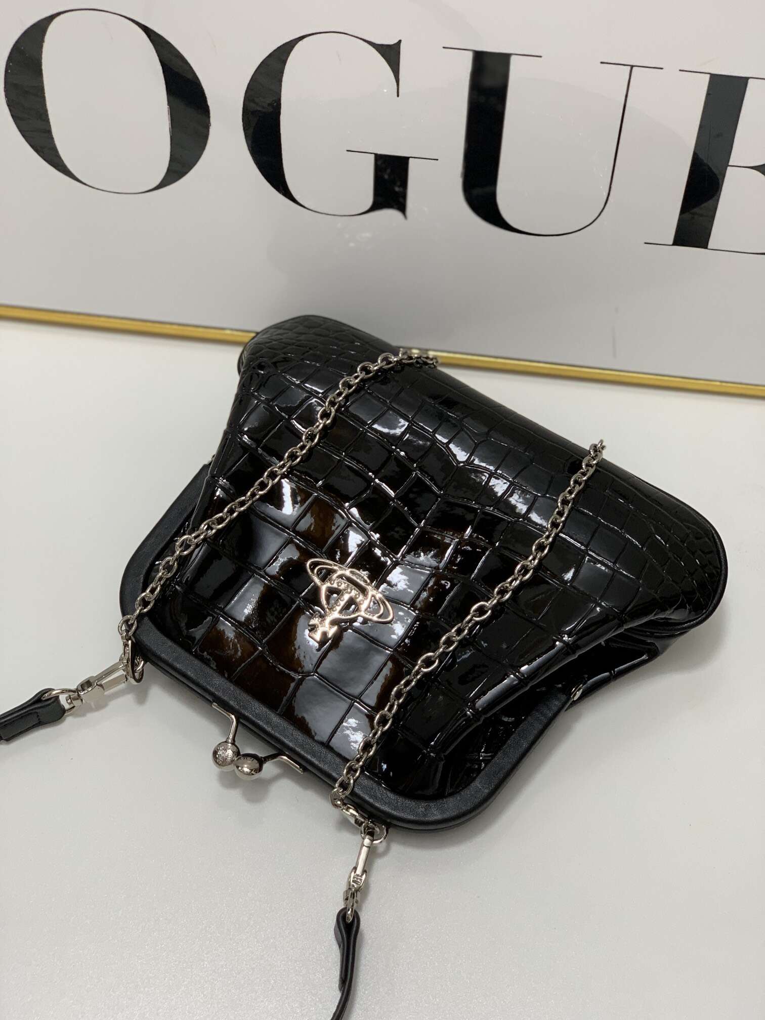 women Bag 2022 new high-grade texture Vivian Westwood empress dowager small square bag one shoulder diagonal bags
women Bag 2022 new high-grade texture Vivian Westwood empress dowager small square bag one shoulder diagonal bags