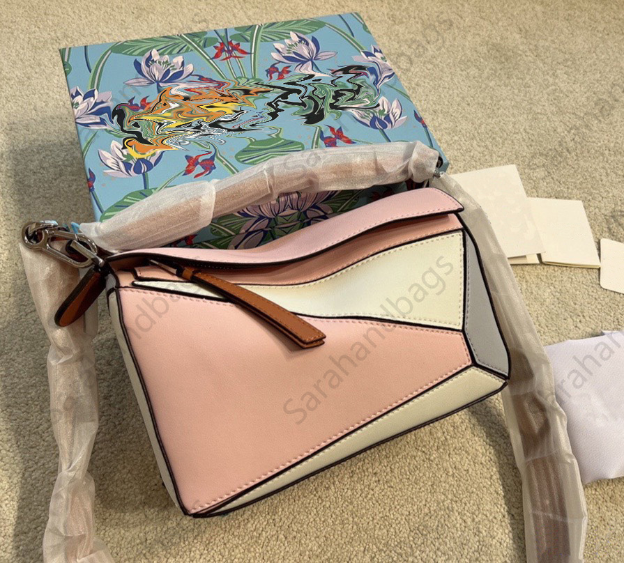 Designer Lady Square Bags Carry Cross Body Temperament Bag Female Classic Plain Hand Bag 5A top Mini Shoulder Handbags with Box
Designer Lady Square Bags Carry Cross Body Temperament Bag Female Classic Plain Hand Bag 5A top Mini Shoulder Handbags with Box