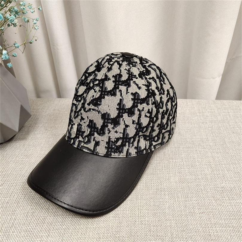 22 Classic Designer Hats Women Men Ball Caps 4 Seasons Unisex Snapbacks Double Letter Sports Cap With Tags
22 Classic Designer Hats Women Men Ball Caps 4 Seasons Unisex Snapbacks Double Letter Sports Cap With Tags