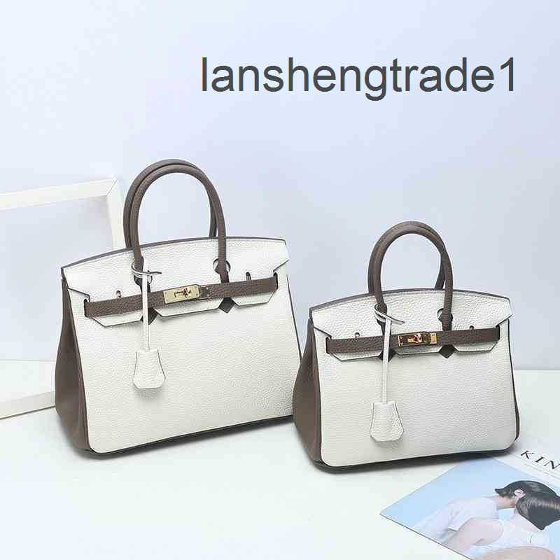 Designer Luxurys High Quality Bag Hemes Cowhide Berkin For Womens Handmade Wallet Fashion Letters H Togo Handbags Kely Purse Leather Black 25 35 The Totes Bags 8HHR, 30 rose red with white
Designer Luxurys High Quality Bag Hemes Cowhide Berkin For Womens Handmade Wallet Fashion Letters H Togo Handbags Kely Purse Leather Black 25 35 The Totes Bags 8HHR, 30 rose red with white