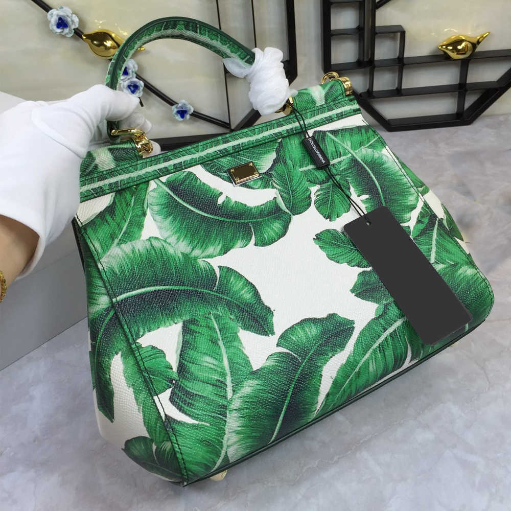 5A quality Classic Designer Tote Bag large capacity casual top lady bags Woman Fashion Handbags Fashion flower Leather Handbag Chains Hasp Hard Nylon Blue MM, Color 1
5A quality Classic Designer Tote Bag large capacity casual top lady bags Woman Fashion Handbags Fashion flower Leather Handbag Chains Hasp Hard Nylon Blue MM, Color 1