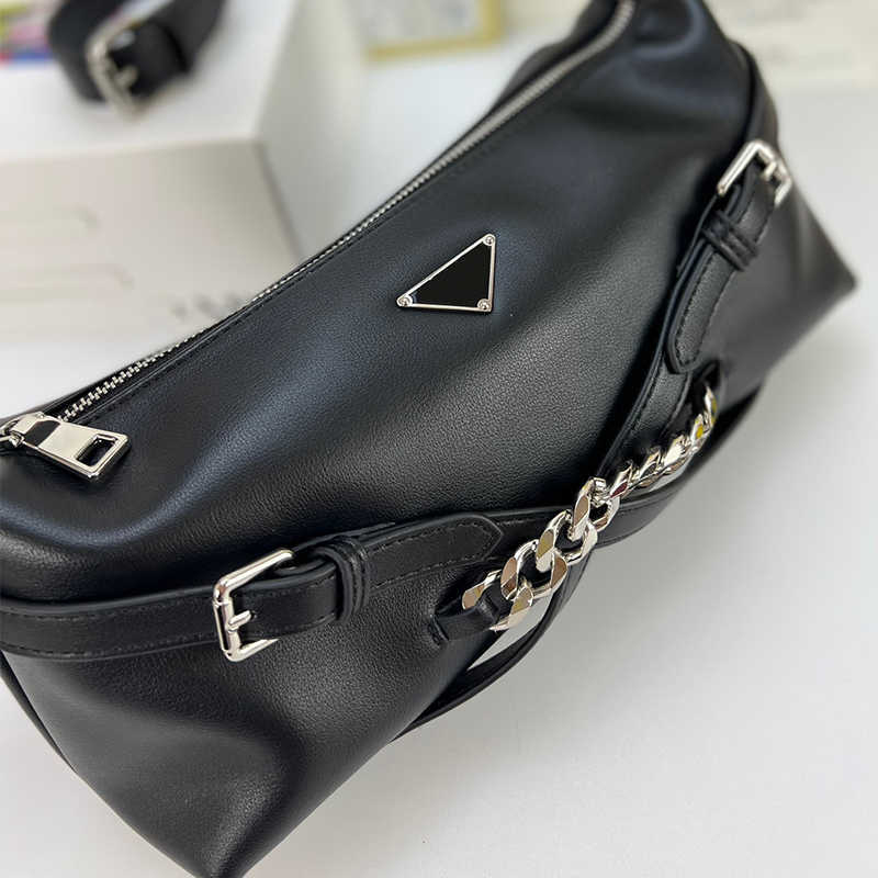 5A Top Brands Luxury Designer Women Bags Baguette Underarm Bag Shoulder Bag Classic Triangle Fashion Versatile High Quality Zipper Opening ladies purses, Black
5A Top Brands Luxury Designer Women Bags Baguette Underarm Bag Shoulder Bag Classic Triangle Fashion Versatile High Quality Zipper Opening ladies purses, Black