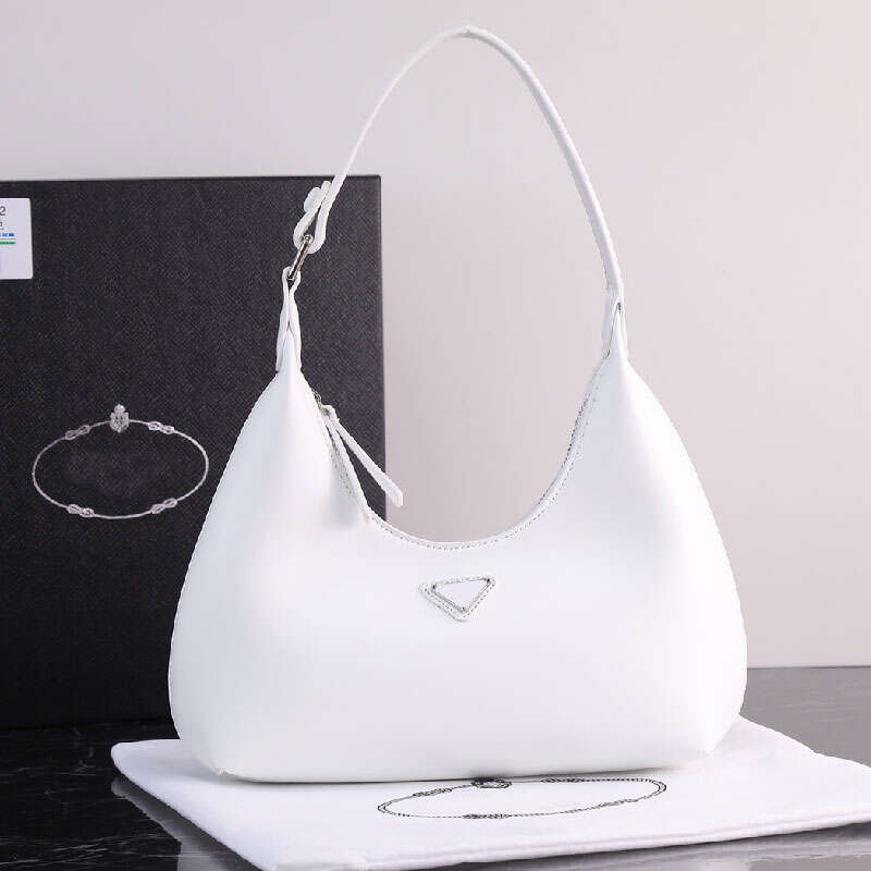 Underarm Shoulder Bag Women Handbags Purse Bright Genuine Leather Zipper Closure Triangle Sign Fashion Letters High Quality Solid Color Wallet
Underarm Shoulder Bag Women Handbags Purse Bright Genuine Leather Zipper Closure Triangle Sign Fashion Letters High Quality Solid Color Wallet