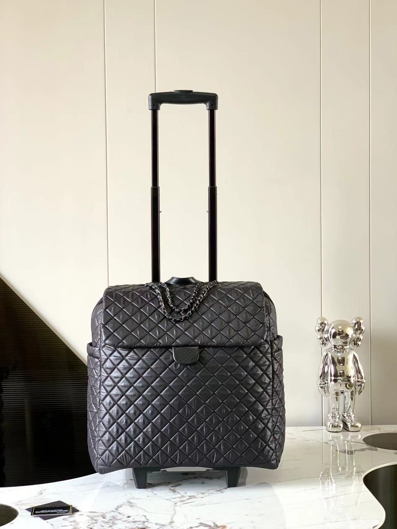 Classical designer women suitcase tote handbag nylon lightweight carry on luggage travel trolley purse weekend duffel bags luggages
Classical designer women suitcase tote handbag nylon lightweight carry on luggage travel trolley purse weekend duffel bags luggages