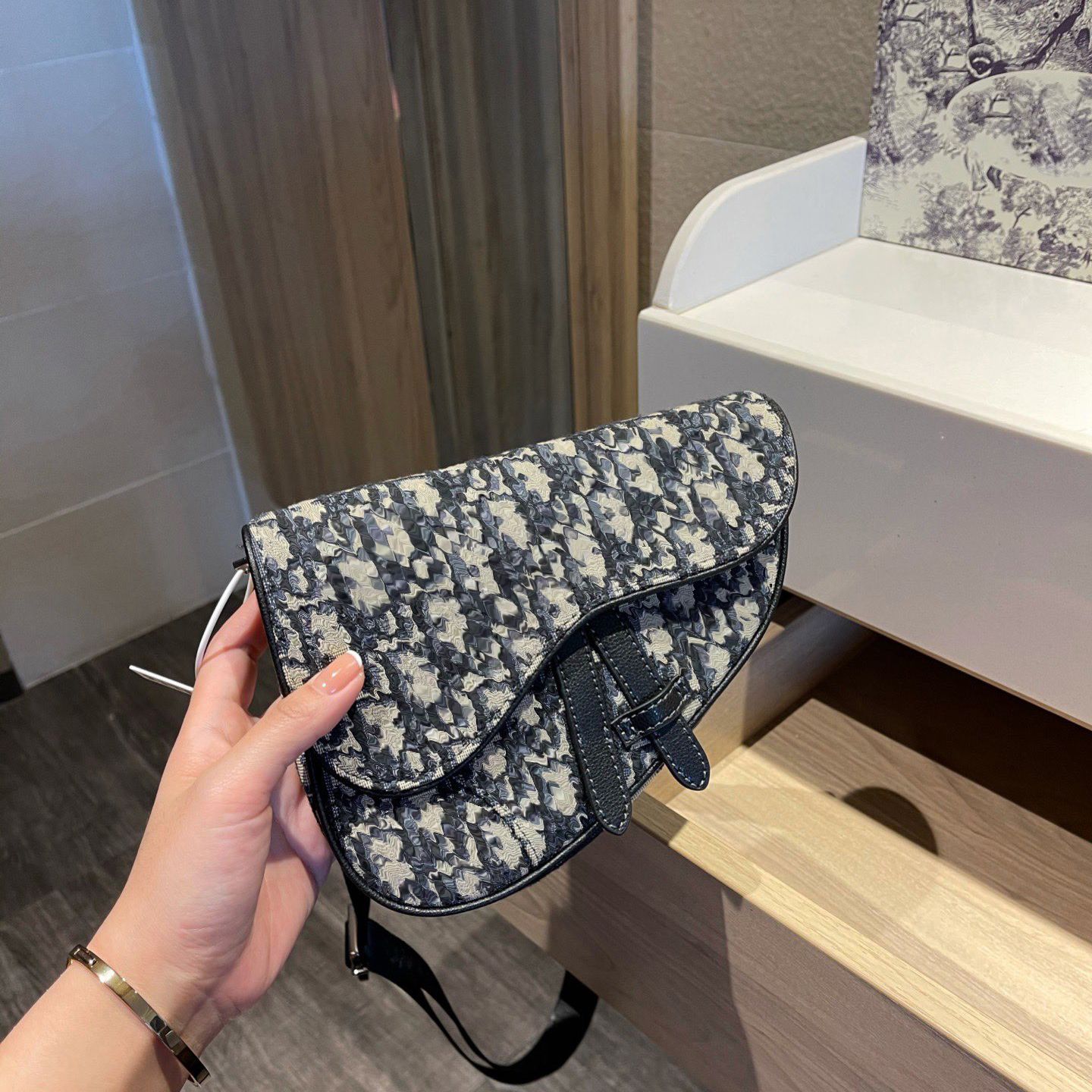 2022 Bumbag waist bags cross body shoulder bag chest purse luxurys men Fanny Pack Designer women side body Nylon wallet versatile, Black
2022 Bumbag waist bags cross body shoulder bag chest purse luxurys men Fanny Pack Designer women side body Nylon wallet versatile, Black