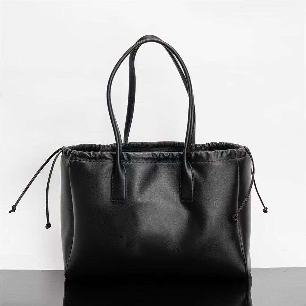 Designer large bag women bags cow leather bags 44cm Fashion women crossbody purse travel shoulder handbag, Black
Designer large bag women bags cow leather bags 44cm Fashion women crossbody purse travel shoulder handbag, Black