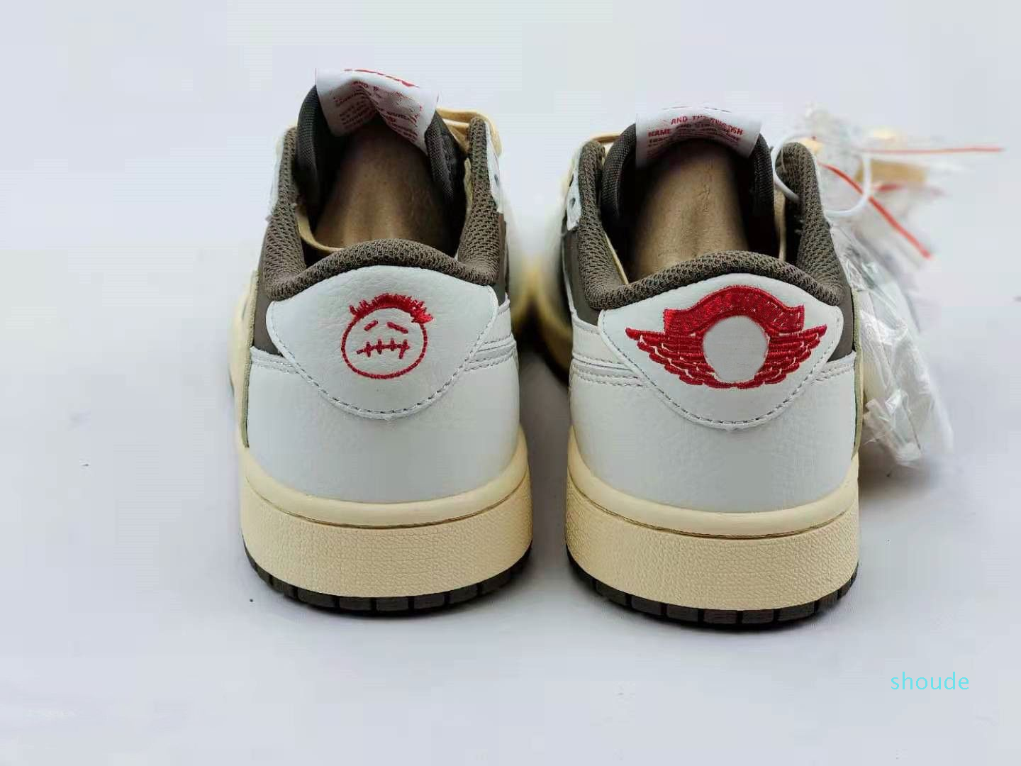 Shoes Top Travis Scotts 1S Low OG TS SP 1 S Color White Brown Beige Khaki University Outdoor, Color 2
Shoes Top Travis Scotts 1S Low OG TS SP 1 S Color White Brown Beige Khaki University Outdoor, Color 2