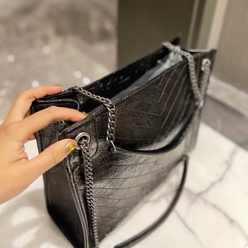 2022 France Womens Niki Shopping Maxi Large Bags Oil Wax Leather Calfskin Aged Black Hardware Chain Shoulder Outdoor Sacoche Purse Large Capacity Handbags 33CM AKS, 00
2022 France Womens Niki Shopping Maxi Large Bags Oil Wax Leather Calfskin Aged Black Hardware Chain Shoulder Outdoor Sacoche Purse Large Capacity Handbags 33CM AKS, 00