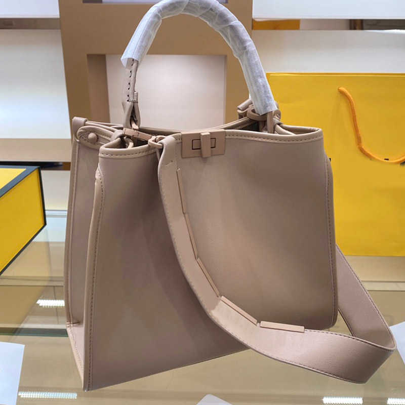 Lady bag fashion Handbags Tote Bags Classic Turnlock Frosted Detachable Wide Shoulder Strap Zipper Pocket
Lady bag fashion Handbags Tote Bags Classic Turnlock Frosted Detachable Wide Shoulder Strap Zipper Pocket