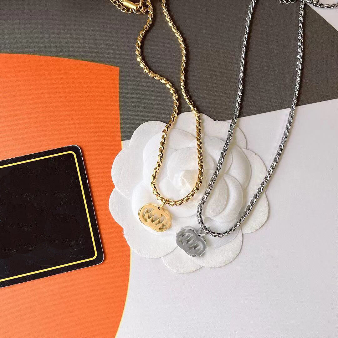 Women Luxury Design Brand Letter Necklace Choker Chain 18K Gold Plated Stainless Steel Necklaces Gold Silver Pendant Fashion Girls Wedding Jewelry Accessories
Women Luxury Design Brand Letter Necklace Choker Chain 18K Gold Plated Stainless Steel Necklaces Gold Silver Pendant Fashion Girls Wedding Jewelry Accessories