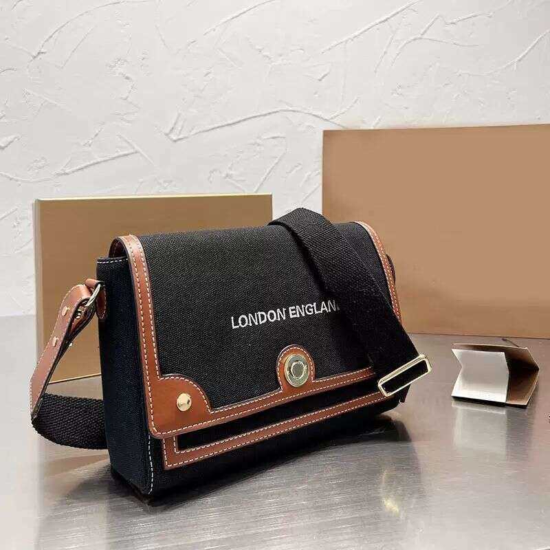 check women Horseferry Canvas flap crossbody bag newest handbag Round snap fastener Single Shoulder Messenger Bags leather 5A quality
check women Horseferry Canvas flap crossbody bag newest handbag Round snap fastener Single Shoulder Messenger Bags leather 5A quality