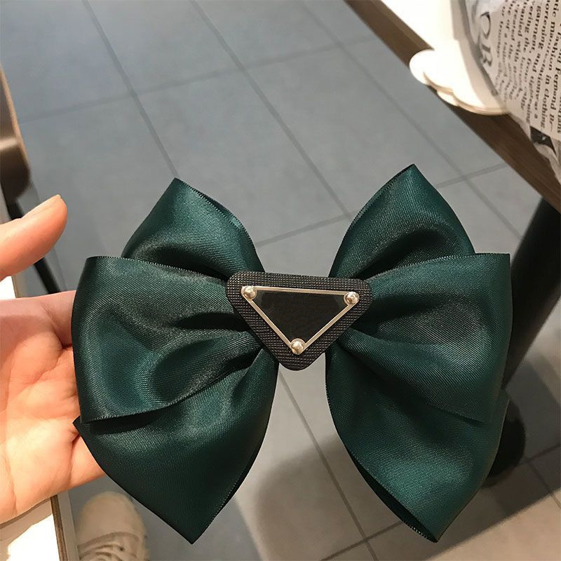 Luxury Designer Hair Clips For Mens Womens Party Festival Premium Fashion Brand Head Clip Decoration New Year Headwear P Letter 202210 Women, P1
Luxury Designer Hair Clips For Mens Womens Party Festival Premium Fashion Brand Head Clip Decoration New Year Headwear P Letter 202210 Women, P1