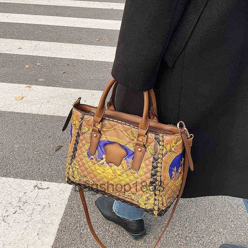 5 Colors Designer Bags Trendy Vers Handbag Classic Gold Plated Medusa Decorated Totebag Palace Print Shoulder Bag Hot Selling Square Large, Black
5 Colors Designer Bags Trendy Vers Handbag Classic Gold Plated Medusa Decorated Totebag Palace Print Shoulder Bag Hot Selling Square Large, Black