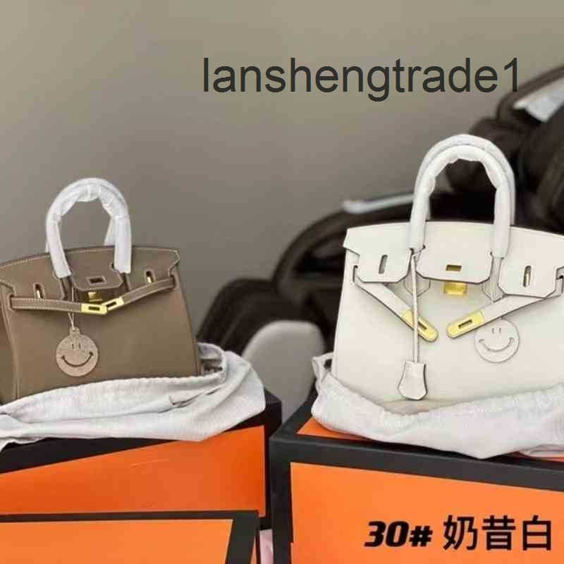 Designer Luxurys High Quality Bag Hemes Cowhide Berkin For Womens Handmade Wallet Fashion Letters H Togo Handbags Kely Purse Leather Black 25 35 The Totes Bags 338P, Red
Designer Luxurys High Quality Bag Hemes Cowhide Berkin For Womens Handmade Wallet Fashion Letters H Togo Handbags Kely Purse Leather Black 25 35 The Totes Bags 338P, Red