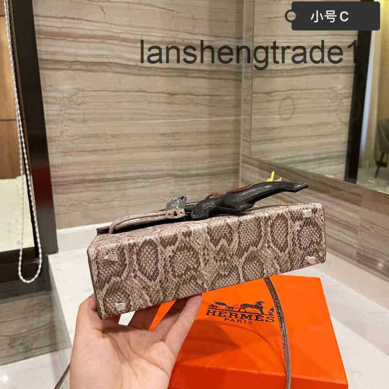 Designer Luxurys High Quality Bag Hemes Cowhide Berkin For Womens Handmade Wallet Fashion Letters H Togo Handbags Kely Purse Leather Black 25 35 The Totes Bags MUQS, Red
Designer Luxurys High Quality Bag Hemes Cowhide Berkin For Womens Handmade Wallet Fashion Letters H Togo Handbags Kely Purse Leather Black 25 35 The Totes Bags MUQS, Red
