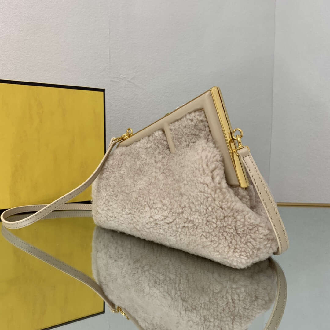 Luxury Designers original crossbody bags F metal fur wool mink cluth pouch first totes shoulder Women fashion purse geniune leather evening bags
Luxury Designers original crossbody bags F metal fur wool mink cluth pouch first totes shoulder Women fashion purse geniune leather evening bags