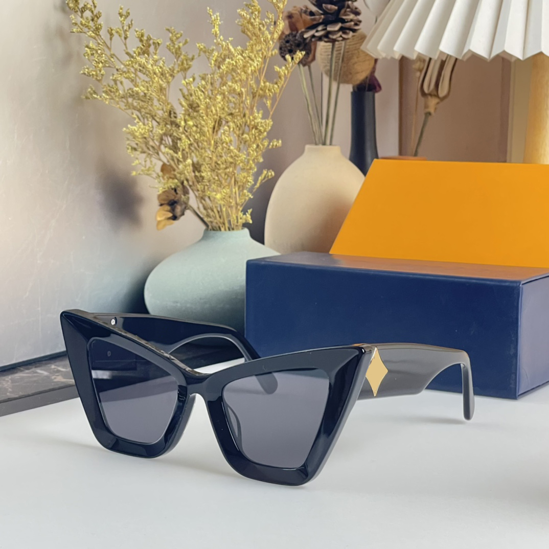 hot luxury selling designer sunglasses for women mens sunglasses for men woman design Material with thickened inner edge black frame uv400 protection lenses
hot luxury selling designer sunglasses for women mens sunglasses for men woman design Material with thickened inner edge black frame uv400 protection lenses