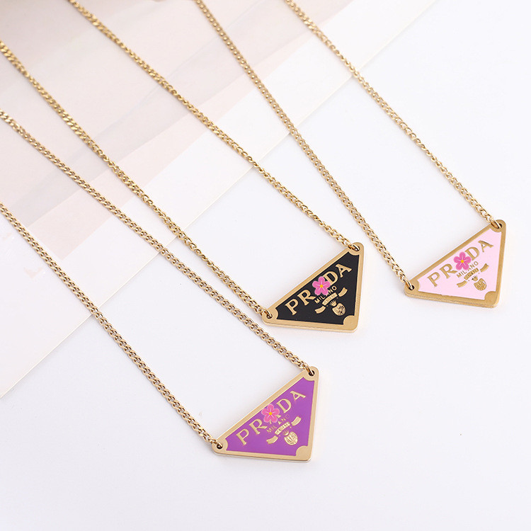 Triangular pendant necklace designer clover necklaces luxury jewellery pearl jewellery pendants Stainless steel simple gold silver Plated charm Gift fow women
Triangular pendant necklace designer clover necklaces luxury jewellery pearl jewellery pendants Stainless steel simple gold silver Plated charm Gift fow women