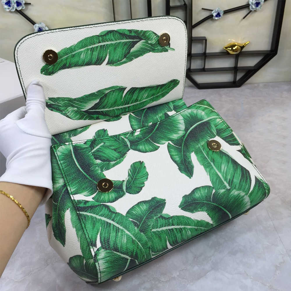 5A quality Classic Designer Tote Bag large capacity casual top lady bags Woman Fashion Handbags Fashion flower Leather Handbag Chains Hasp Hard Nylon Blue MM
5A quality Classic Designer Tote Bag large capacity casual top lady bags Woman Fashion Handbags Fashion flower Leather Handbag Chains Hasp Hard Nylon Blue MM