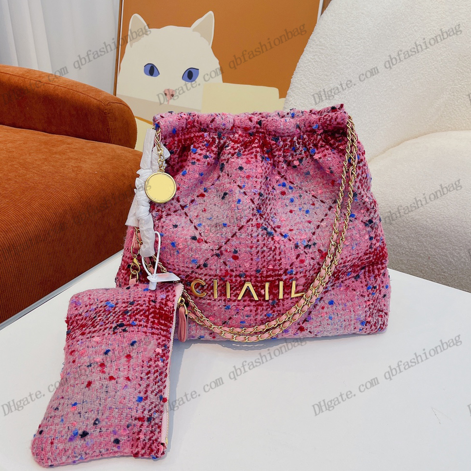 Fall Winter Womens Wool Bag Classic Two-tone Woven Quilted Gold Hardware Leather Chain Large Capacity Outdoor Shopping Sacoche Designer Luxury Handbags 35x9x33C, Black
Fall Winter Womens Wool Bag Classic Two-tone Woven Quilted Gold Hardware Leather Chain Large Capacity Outdoor Shopping Sacoche Designer Luxury Handbags 35x9x33C, Black