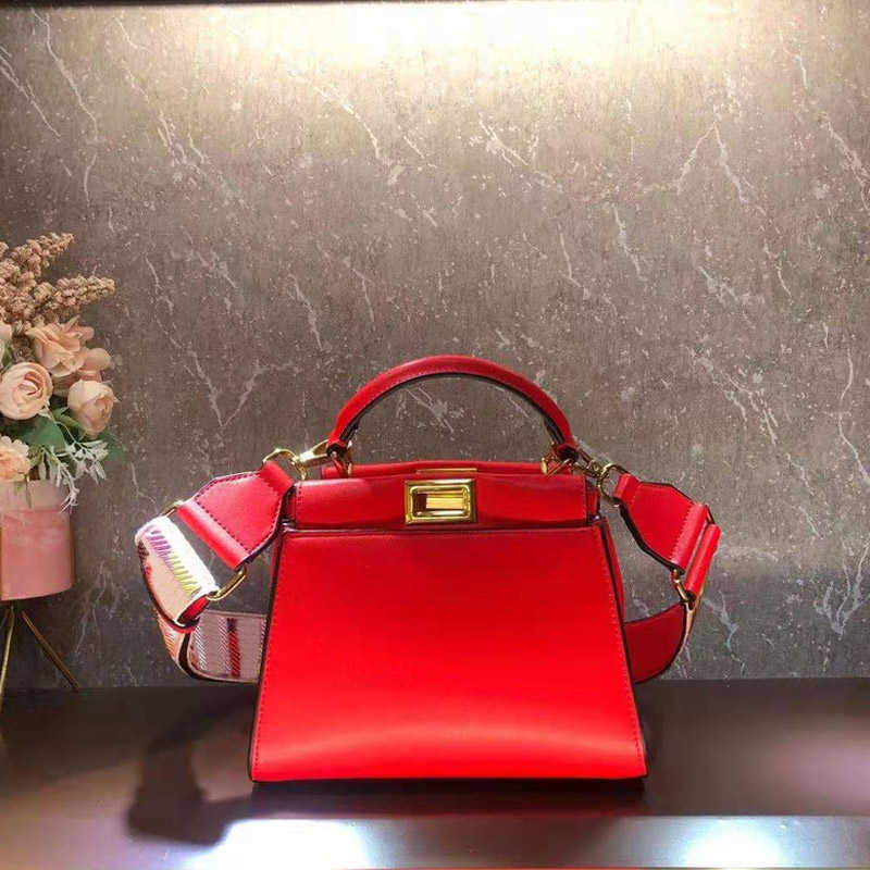 women Small Handbag Purse Crossbody Bags Tote Shoulder Bag Classic Twist Lock Cowhide Letter Embroidery Adjustable Strap New Style
women Small Handbag Purse Crossbody Bags Tote Shoulder Bag Classic Twist Lock Cowhide Letter Embroidery Adjustable Strap New Style