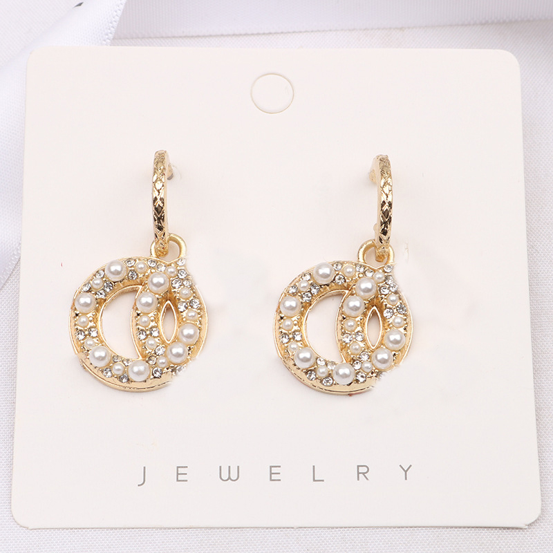 18K Gold Plated S925 Silver Luxury Brand Designers Double Letters Stud C Geometric Round Classic Women Crystal Rhinestone Pearl Earring Wedding Party Jewerlry Gift
18K Gold Plated S925 Silver Luxury Brand Designers Double Letters Stud C Geometric Round Classic Women Crystal Rhinestone Pearl Earring Wedding Party Jewerlry Gift