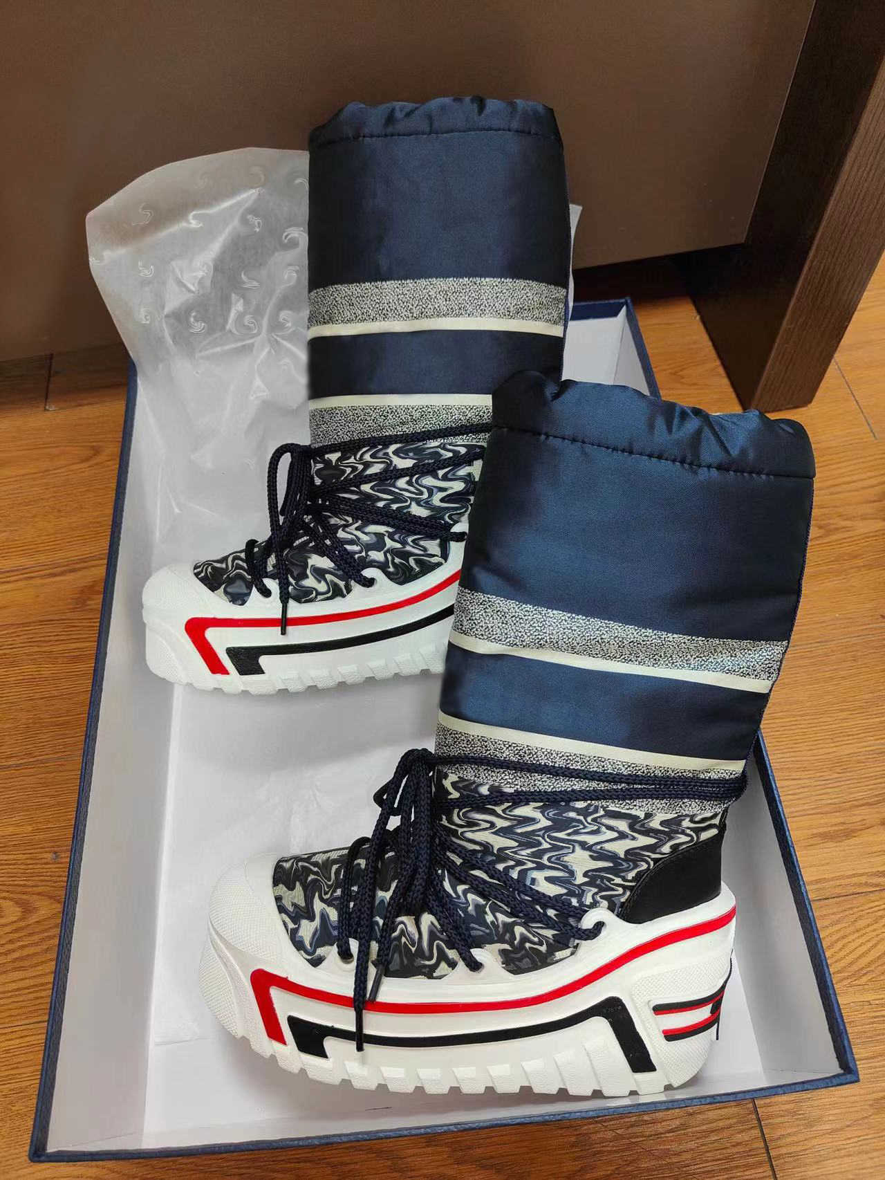 2022 Womens Snow Boot Ski Boot Platform Boots Oblique Alps Leopard Boot Women Winter High Waterproof Fabric Shoes Fashion Ankle Thick Bottom Shoe With Box 413, Socks
2022 Womens Snow Boot Ski Boot Platform Boots Oblique Alps Leopard Boot Women Winter High Waterproof Fabric Shoes Fashion Ankle Thick Bottom Shoe With Box 413, Socks