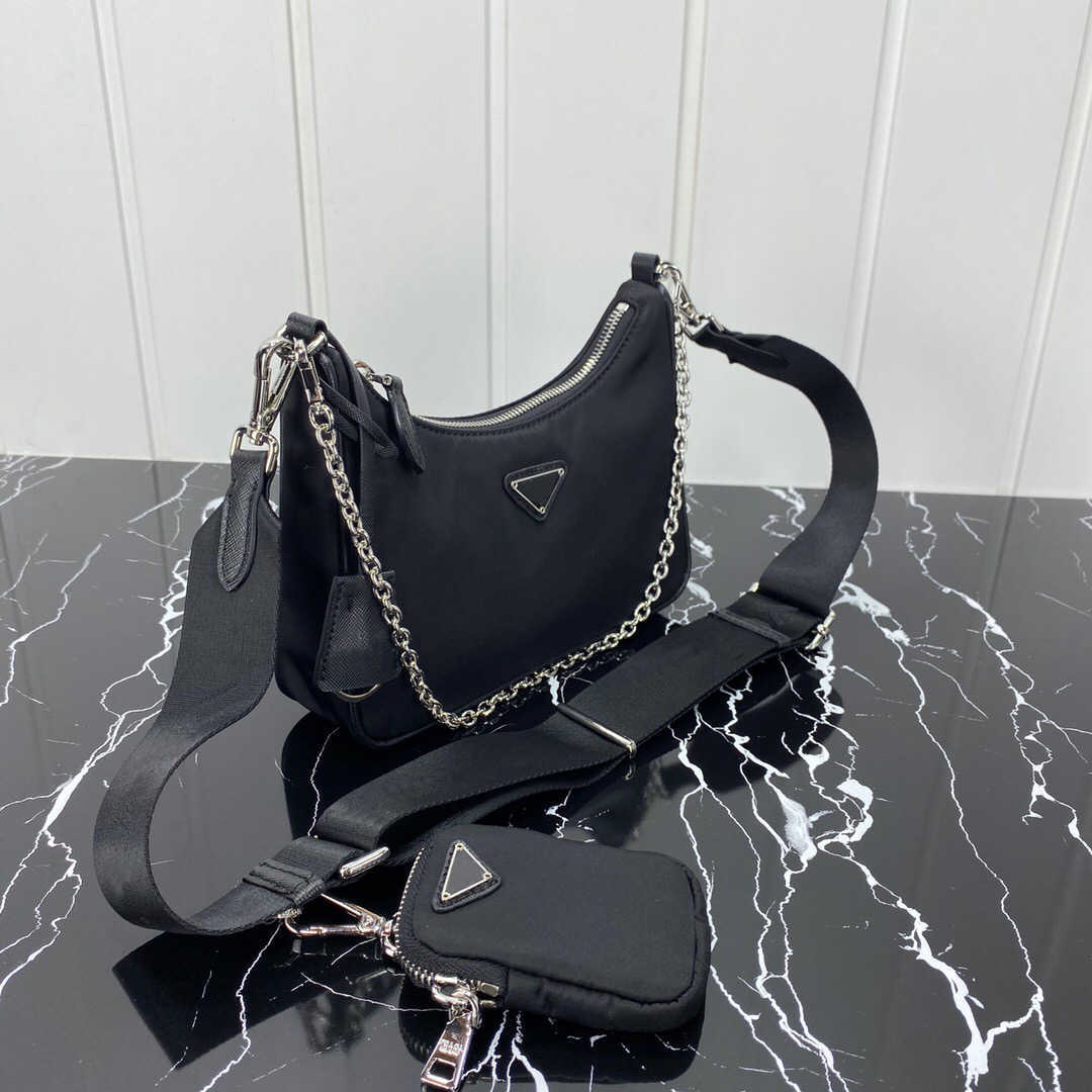 Shoulder Bags High Quality Fashion Luxurys Designers Bags Handbags Purses Nylon Re-Edition 2005 Hobo Canvas Women Chain Crossbody Bag backpac
Shoulder Bags High Quality Fashion Luxurys Designers Bags Handbags Purses Nylon Re-Edition 2005 Hobo Canvas Women Chain Crossbody Bag backpac