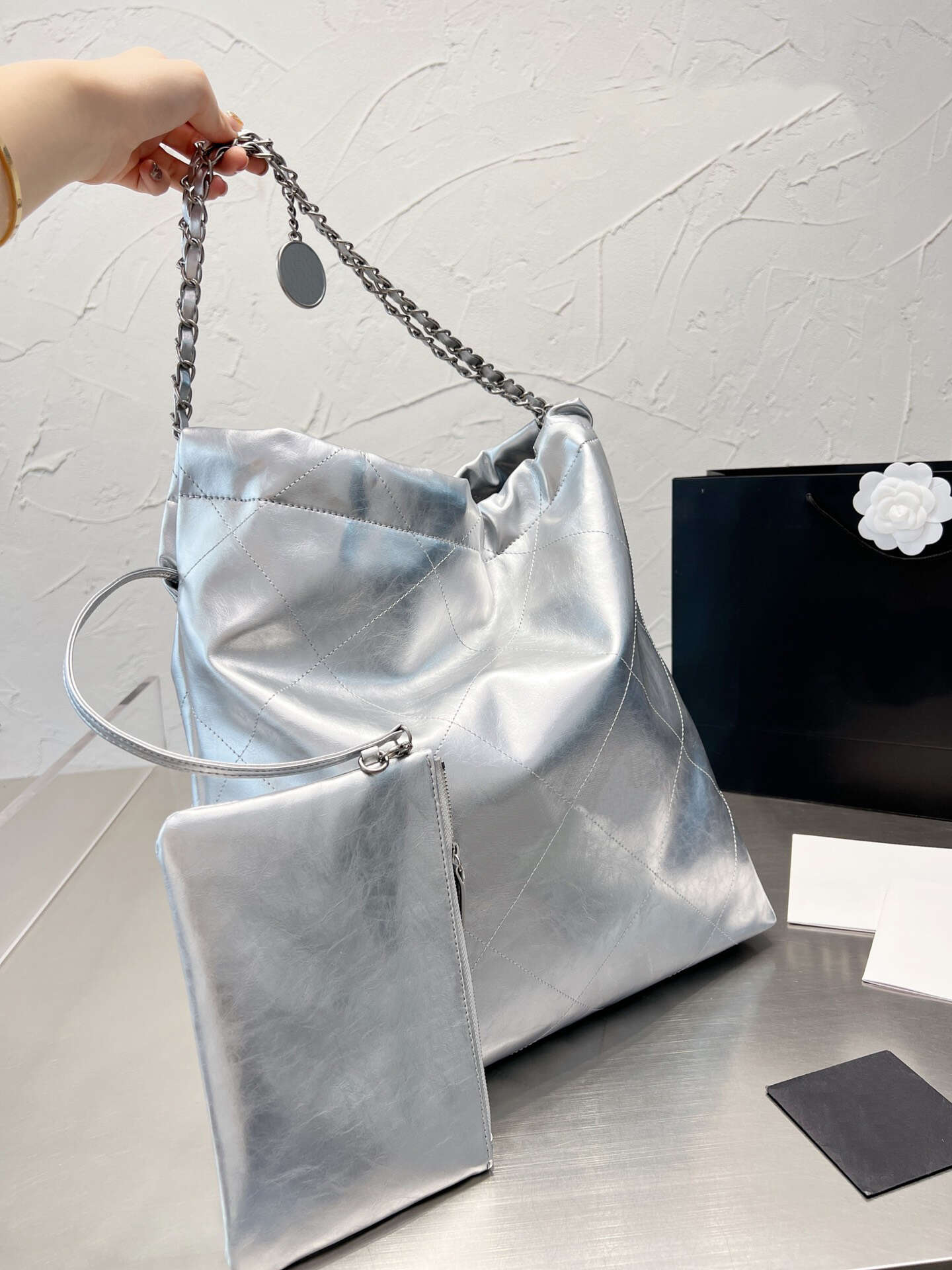 TZ 22bag Garbage Bag Casual Oil Waxed cowhide Shiny Soft Shoulder Bag Double Letter Hollow Gold Coin Pendant Retro Large Capacity Handbag With Single Zipper Wallets, Silver
TZ 22bag Garbage Bag Casual Oil Waxed cowhide Shiny Soft Shoulder Bag Double Letter Hollow Gold Coin Pendant Retro Large Capacity Handbag With Single Zipper Wallets, Silver
