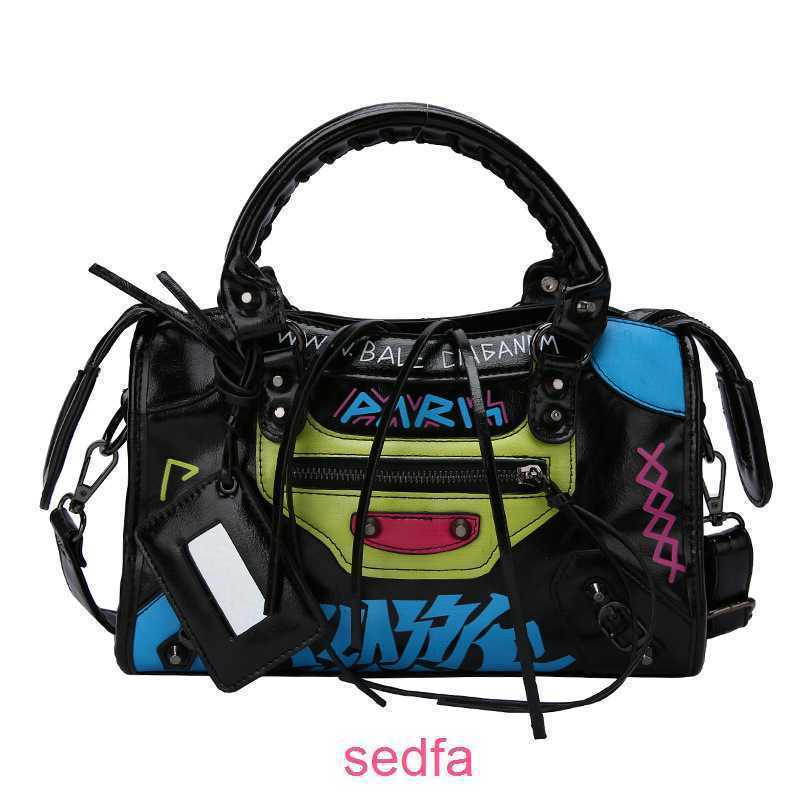 Designer Shoulder Bags Balencigas Genuine Leather Le Cagole Motorcycle Bag Locomotive bag 2022 new graffiti personalized fringe niche Design, Blue
Designer Shoulder Bags Balencigas Genuine Leather Le Cagole Motorcycle Bag Locomotive bag 2022 new graffiti personalized fringe niche Design, Blue