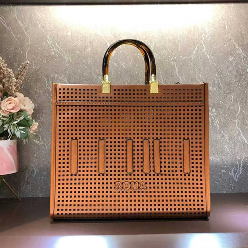 Sunshine Shopping Bag Women Tote Iseeu Handbag Crossbody Bags Real Leather Hawksbill Handle Removable Strap Gold Metal Parts High Quality, 00
Sunshine Shopping Bag Women Tote Iseeu Handbag Crossbody Bags Real Leather Hawksbill Handle Removable Strap Gold Metal Parts High Quality, 00