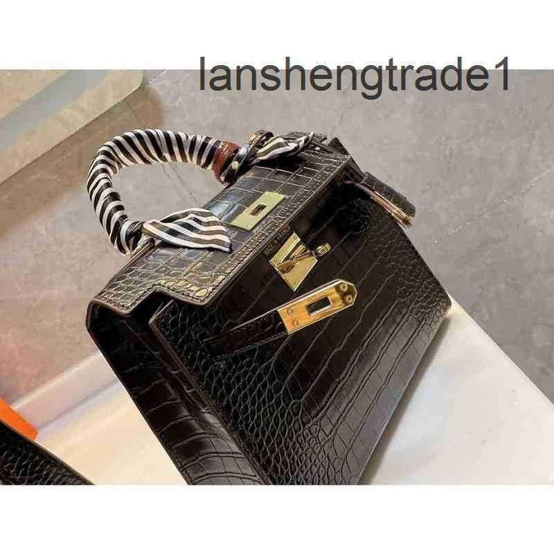 Designer Luxurys High Quality Bag Hemes Cowhide Berkin For Womens Handmade Wallet Fashion Letters H Togo Handbags Kely Purse Leather Black 25 35 The Totes Bags IOTD, Red
Designer Luxurys High Quality Bag Hemes Cowhide Berkin For Womens Handmade Wallet Fashion Letters H Togo Handbags Kely Purse Leather Black 25 35 The Totes Bags IOTD, Red